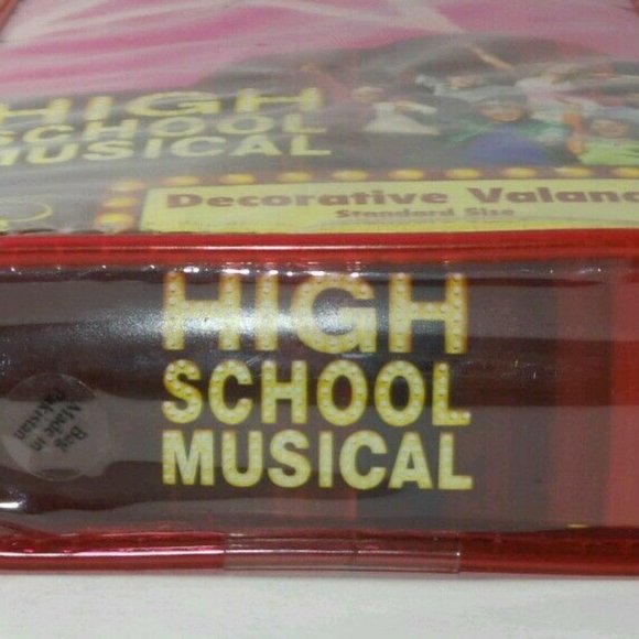 Disney HIGH SCHOOL MUSICAL WINDOW VALANCE 84 x 15 - Picture 3 of 3